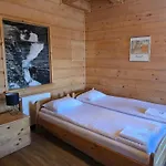 Zagroda Lepiarzowka I B&B