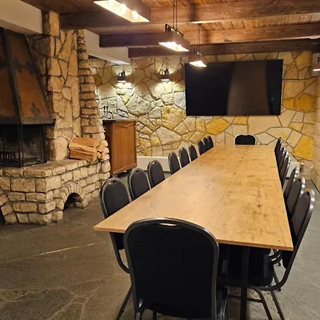 Zagroda Lepiarzowka I Panzió