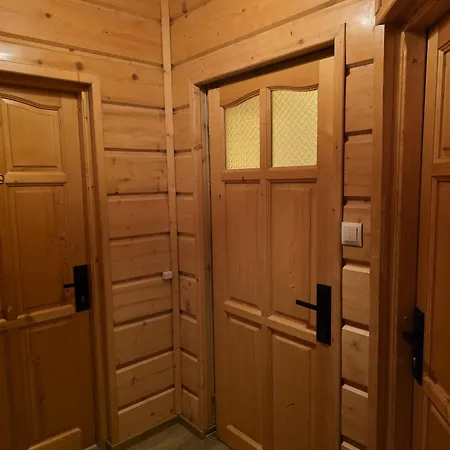 Zagroda Lepiarzowka I B&B 비스와